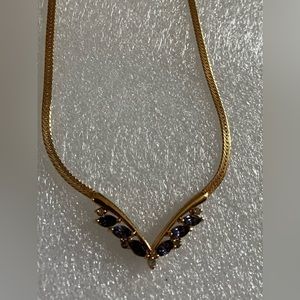 Beautiful vintage gold tone tanzanite colored rhinestone necklace
